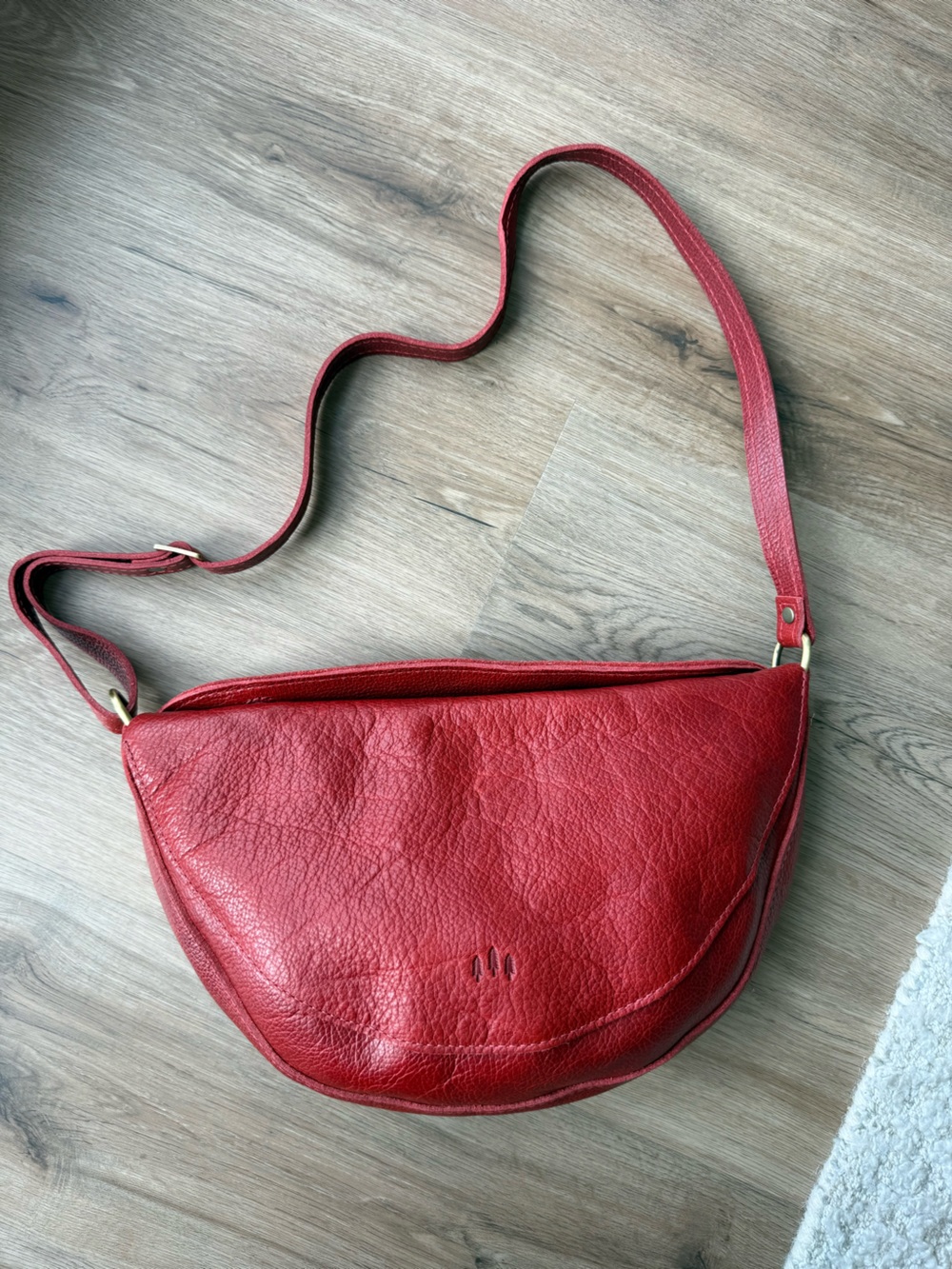 NWOT Portland Leather Koala Sling Chili Red Pebbled Crossbody - size Large